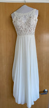Load image into Gallery viewer, Stella York &#39;6871&#39; wedding dress size-04 PREOWNED
