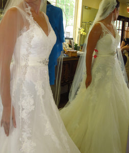 Pronovias 'Lauris ' wedding dress size-06 PREOWNED