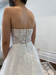 Pronovias 'Allyson' wedding dress size-08 PREOWNED