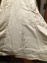 Load image into Gallery viewer, Melissa Sweet &#39;Luly&#39; size 8 new wedding dress view of body of gown
