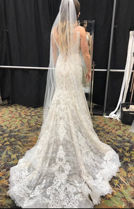 Allure Bridals '9501' size 8 sample wedding dress back view on bride