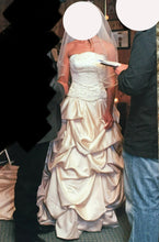 Load image into Gallery viewer, Maggie Sottero &#39;Haute Couture &#39; wedding dress size-08 PREOWNED
