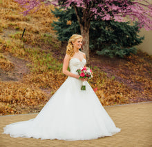 Load image into Gallery viewer, Allure Bridals &#39;9369&#39; wedding dress size-02 PREOWNED
