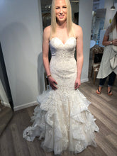 Load image into Gallery viewer, Allure &#39;Unsure&#39; wedding dress size-06 PREOWNED
