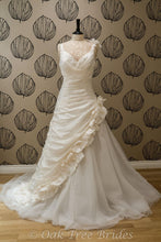 Load image into Gallery viewer, Pronovias &#39;White One - Talud&#39; size 12 used wedding dress front view on mannequin
