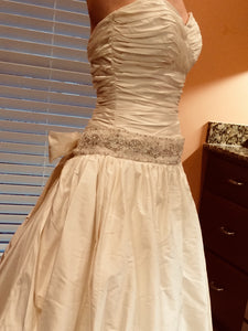 Paloma Blanca ' CA05313' size 6 used wedding dress front vie on bride