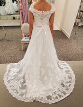 Load image into Gallery viewer, Oleg Cassini &#39;CWG768&#39; wedding dress size-10 SAMPLE
