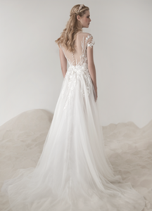 Lee Petra Grebenau 'Alice' size 4  sample wedding dress back view on model