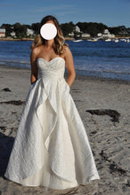 Load image into Gallery viewer, Hayley Paige &#39;Venice&#39; wedding dress size-04 PREOWNED
