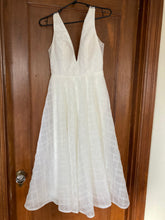 Load image into Gallery viewer, BHLDN &#39;Shep Dress&#39; wedding dress size-02 PREOWNED
