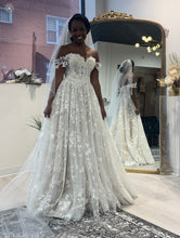 Load image into Gallery viewer, Peter Trends &#39;Jordan&#39; wedding dress size-10 SAMPLE
