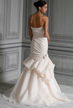 Load image into Gallery viewer, Monique Lhuillier &#39;Peony&#39; - Monique Lhuillier - Nearly Newlywed Bridal Boutique - 3
