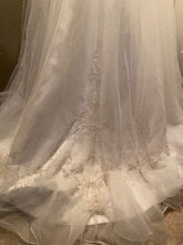 Load image into Gallery viewer, La Sposa &#39;C7952 IM 6&#39; wedding dress size-04 NEW
