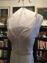 Load image into Gallery viewer, Paloma Blanca &#39;Paloma Satin&#39; size 6 used wedding dress front view close up

