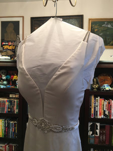 Paloma Blanca 'Paloma Satin' size 6 used wedding dress front view close up