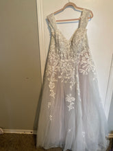 Load image into Gallery viewer, Galina Signature &#39;9swg834&#39; wedding dress size-22W PREOWNED
