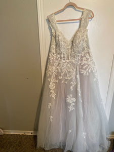 Galina Signature '9swg834' wedding dress size-22W PREOWNED