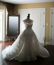 Load image into Gallery viewer, Zuhair Murad &#39;Summer Collection&#39; size 6 used wedding dress front view on mannequin
