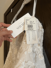 Load image into Gallery viewer, David&#39;s Bridal &#39;13030423&#39; wedding dress size-16 NEW
