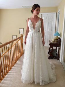 Alessandra Rinaudo 'Ludmilla' size 6 sample wedding dress front view on bride
