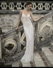 Load image into Gallery viewer, Alon Livne &#39;Angel&#39; size 6 sample wedding dress front view on model

