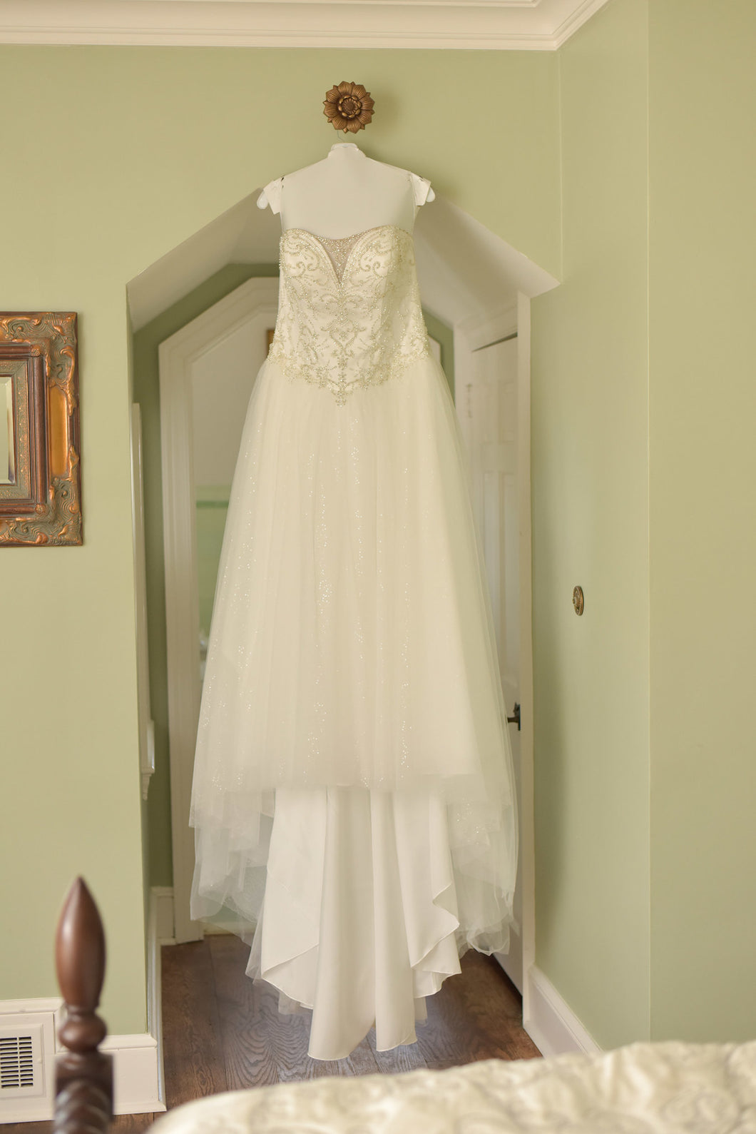 David's Bridal 'V3849' wedding dress size-12 PREOWNED