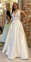 Load image into Gallery viewer, Jenny Yoo &#39;Eden Gown&#39; wedding dress size-08 PREOWNED
