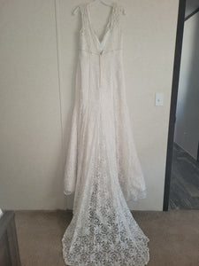 David's Bridal 'Ven Style' wedding dress size-14 NEW
