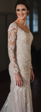 Load image into Gallery viewer, Mon Cherie &#39;N/A&#39; wedding dress size-10 PREOWNED
