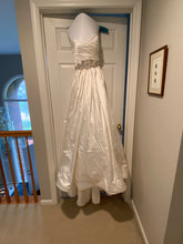 Load image into Gallery viewer, Lazaro &#39;3111&#39; wedding dress size-02 NEW
