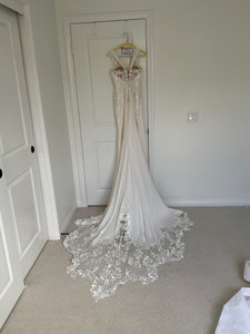 Essense of Australia 'D2597' wedding dress size-08 PREOWNED