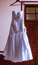 Load image into Gallery viewer, Inspired by Vicky Martin &#39;Custom Linen Yucatecan Fit-to-Flare Gown&#39;
