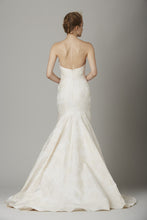 Load image into Gallery viewer, Lela Rose &#39;The Theater&#39; size 6 new wedding dress back view on model
