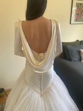 Load image into Gallery viewer, David Fielden &#39;unknown&#39; wedding dress size-04 PREOWNED
