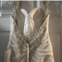 Load image into Gallery viewer, Stella York &#39;5904DM&#39; wedding dress size-00 NEW
