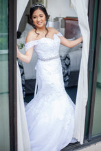 Load image into Gallery viewer, Camille La Vie &#39;Lace and Tulle Mermaid&#39; size 4 used wedding dress front view on bride

