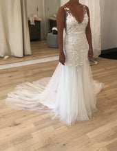 Load image into Gallery viewer, Alexandra Grecco &#39;Lucca&#39; wedding dress size-06 PREOWNED
