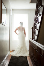 Load image into Gallery viewer, Allure Bridals &#39;9000&#39; wedding dress size-08 PREOWNED

