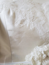 Load image into Gallery viewer, Amsale &#39;Silk Taffeta&#39; size 10 used wedding dress front view close up
