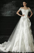 Load image into Gallery viewer, Intuzuri &#39;Aracelia&#39; size 10 used wedding dress front view on model
