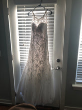 Load image into Gallery viewer, Mori Lee &#39;5402&#39; wedding dress size-08 PREOWNED
