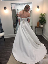 Load image into Gallery viewer, Stella york &#39;6718&#39; wedding dress size-12 NEW
