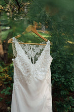 Load image into Gallery viewer, Casablanca &#39;2186&#39; wedding dress size-12 PREOWNED
