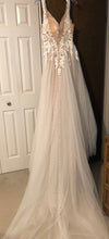 Load image into Gallery viewer, Wilderly Bride &#39;Hope - F238&#39; wedding dress size-06 NEW
