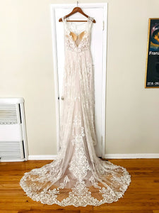 Daria Karlozi '08078.00.17 Headstrong Begonia' wedding dress size-00 SAMPLE