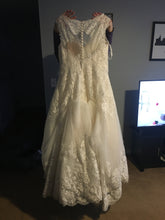 Load image into Gallery viewer, David&#39;s Bridal &#39;9wg3850&#39; wedding dress size-14 PREOWNED

