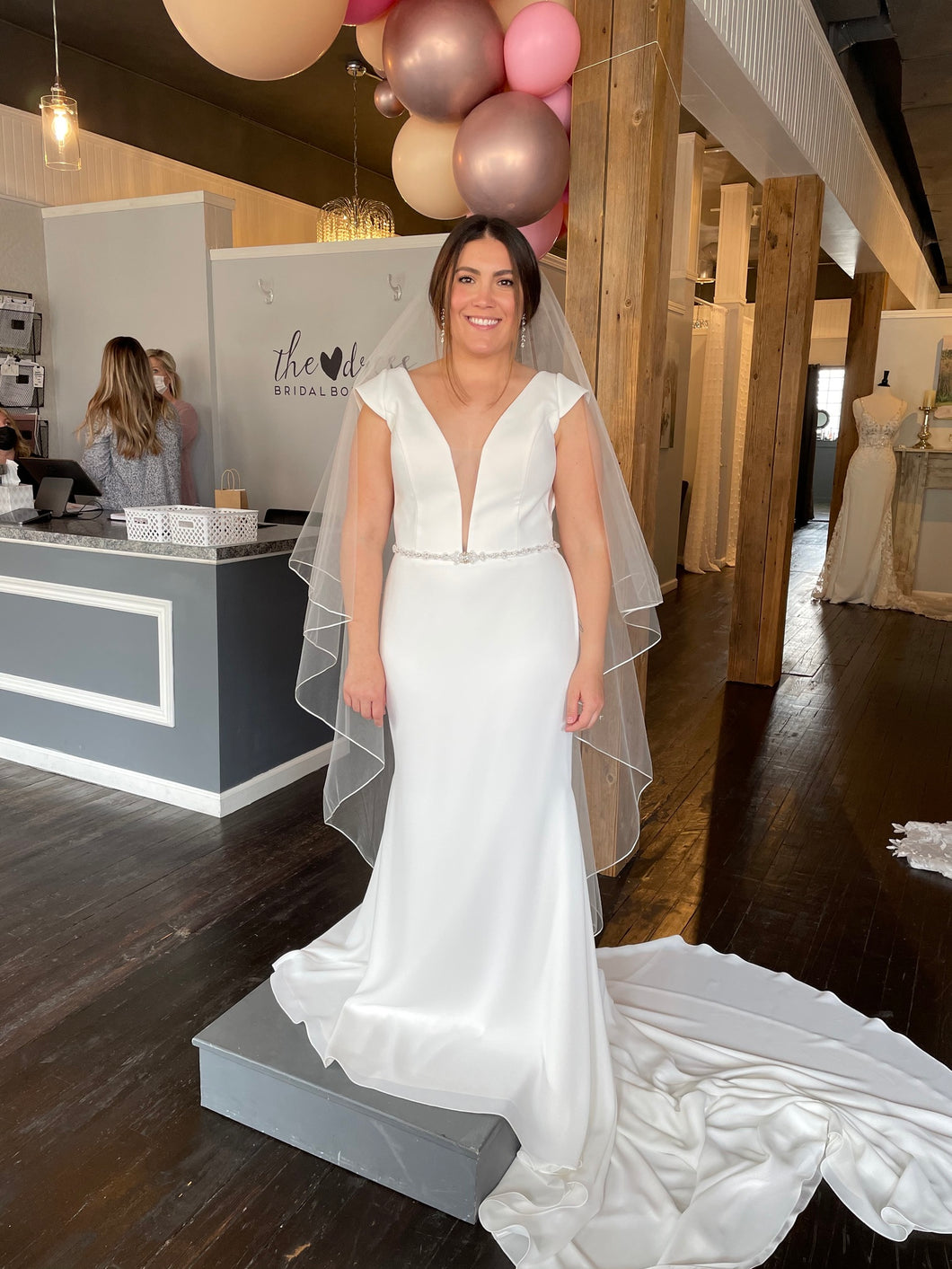 Paloma Blanca '4929' wedding dress size-08 NEW