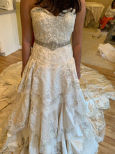 Load image into Gallery viewer, eve of milady &#39;I don’t know &#39; wedding dress size-04 SAMPLE
