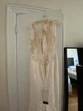 Load image into Gallery viewer, Lillian West &#39;66061&#39; wedding dress size-12 NEW

