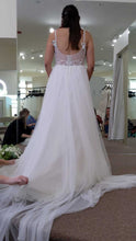 Load image into Gallery viewer, Rosa Clara &#39;Hambel&#39; wedding dress size-06 PREOWNED
